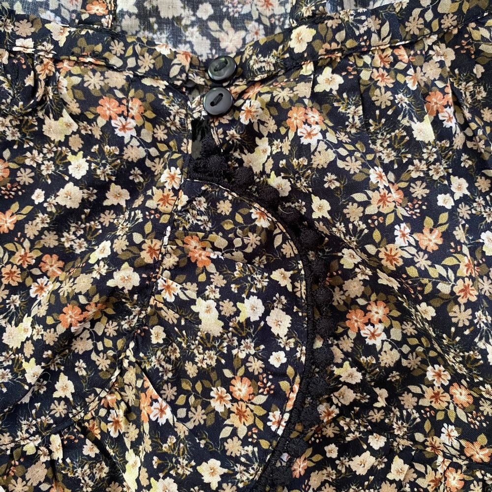 Jamie Kay Black Floral Outfit - Picture 3 of 4
